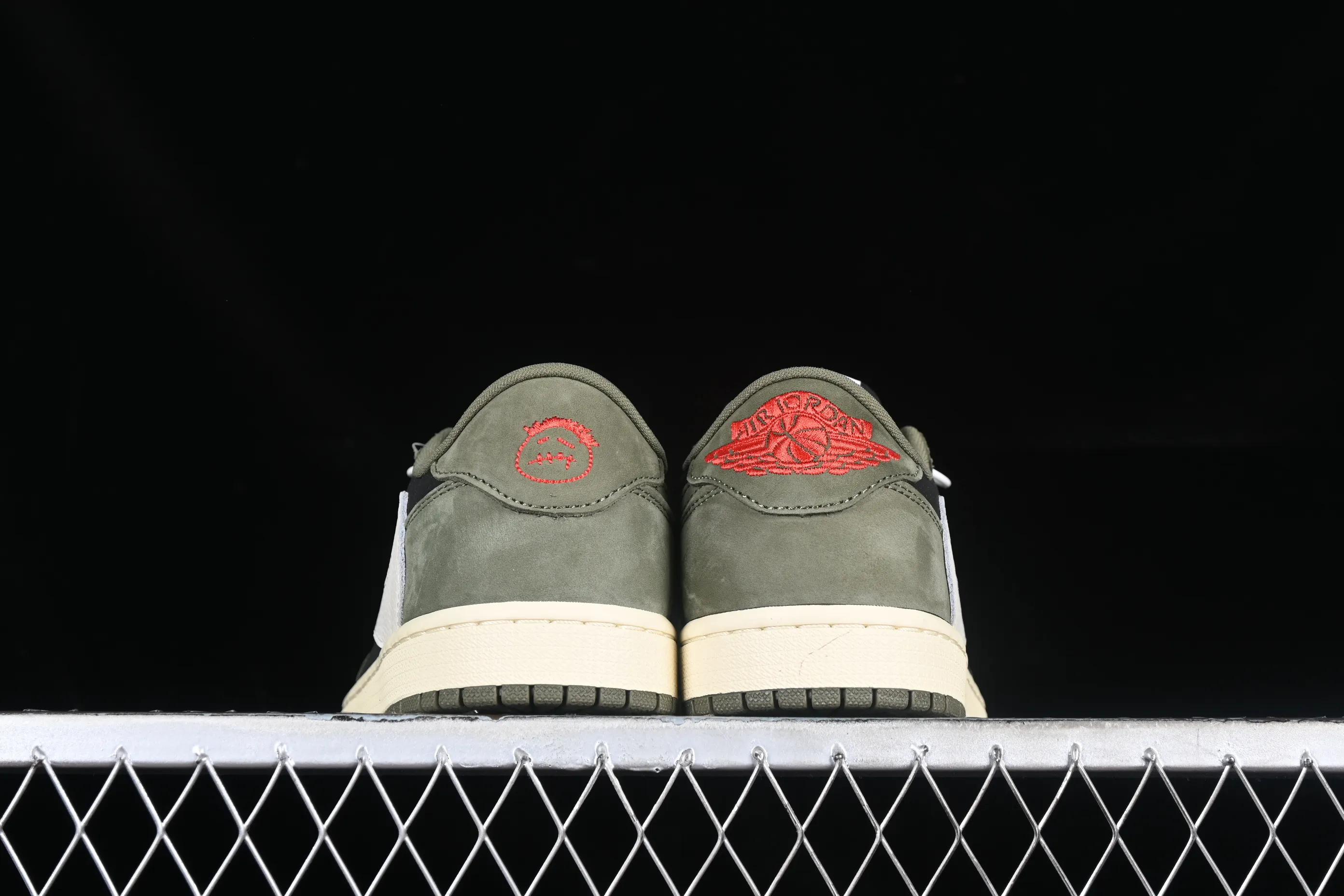 All categories Air Jordan Jordan series basketball shoes Air Jordan 1 Low P version Travis Scott x Air Jordan 1 Low OG AJ1 Joe 1 undercut low DM7866-002